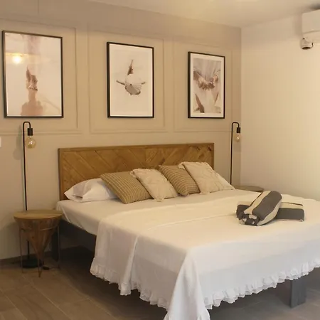 Casa La Siesta Albir לינה וארוחת בוקר 4*