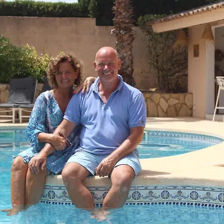 לינה וארוחת בוקר Casa La Siesta Albir 4*